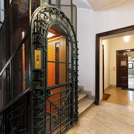 بيت ضيافة Royal Corso 4*